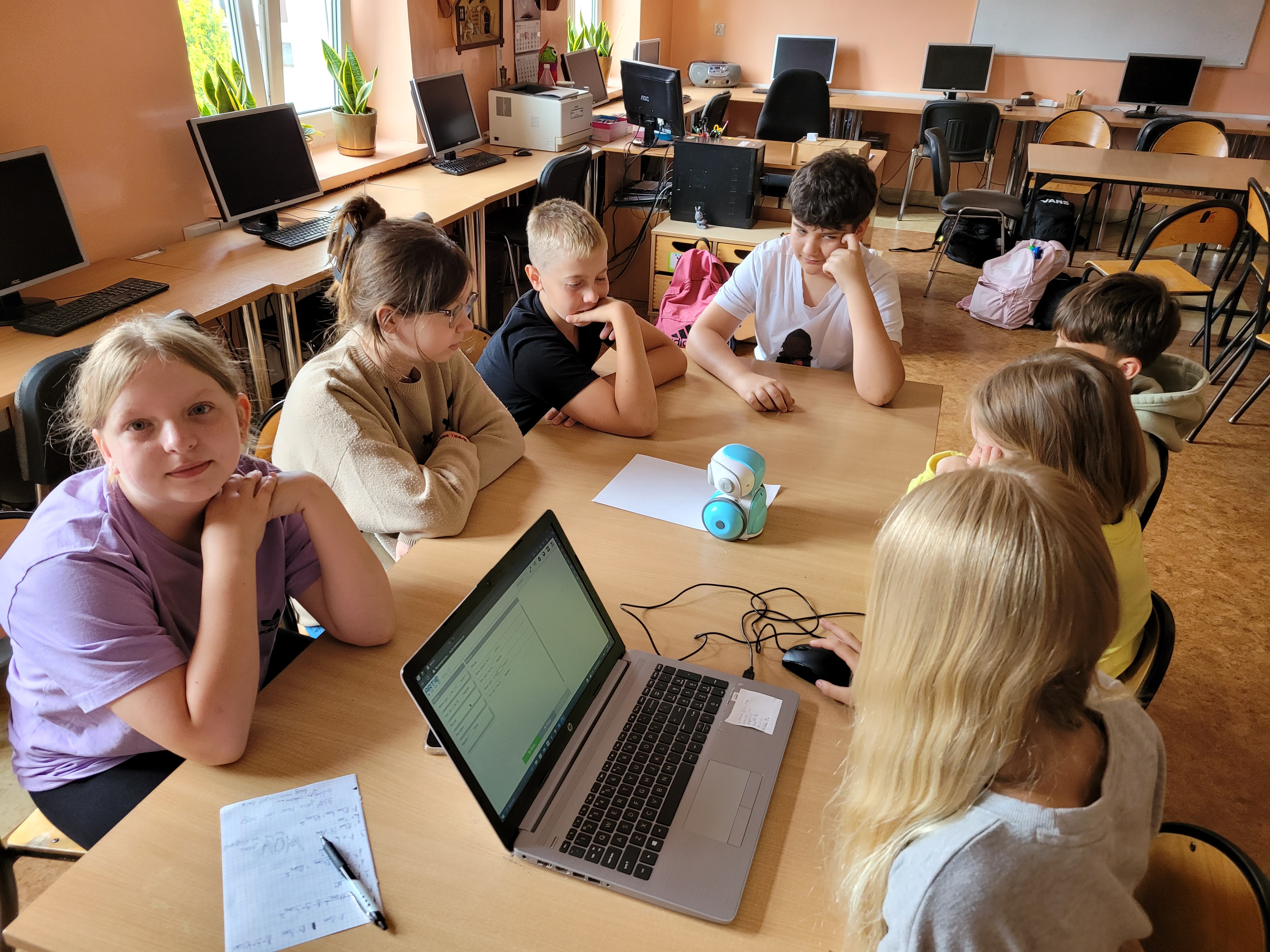 Lekcje informatyki z robocikiem Artie 3000