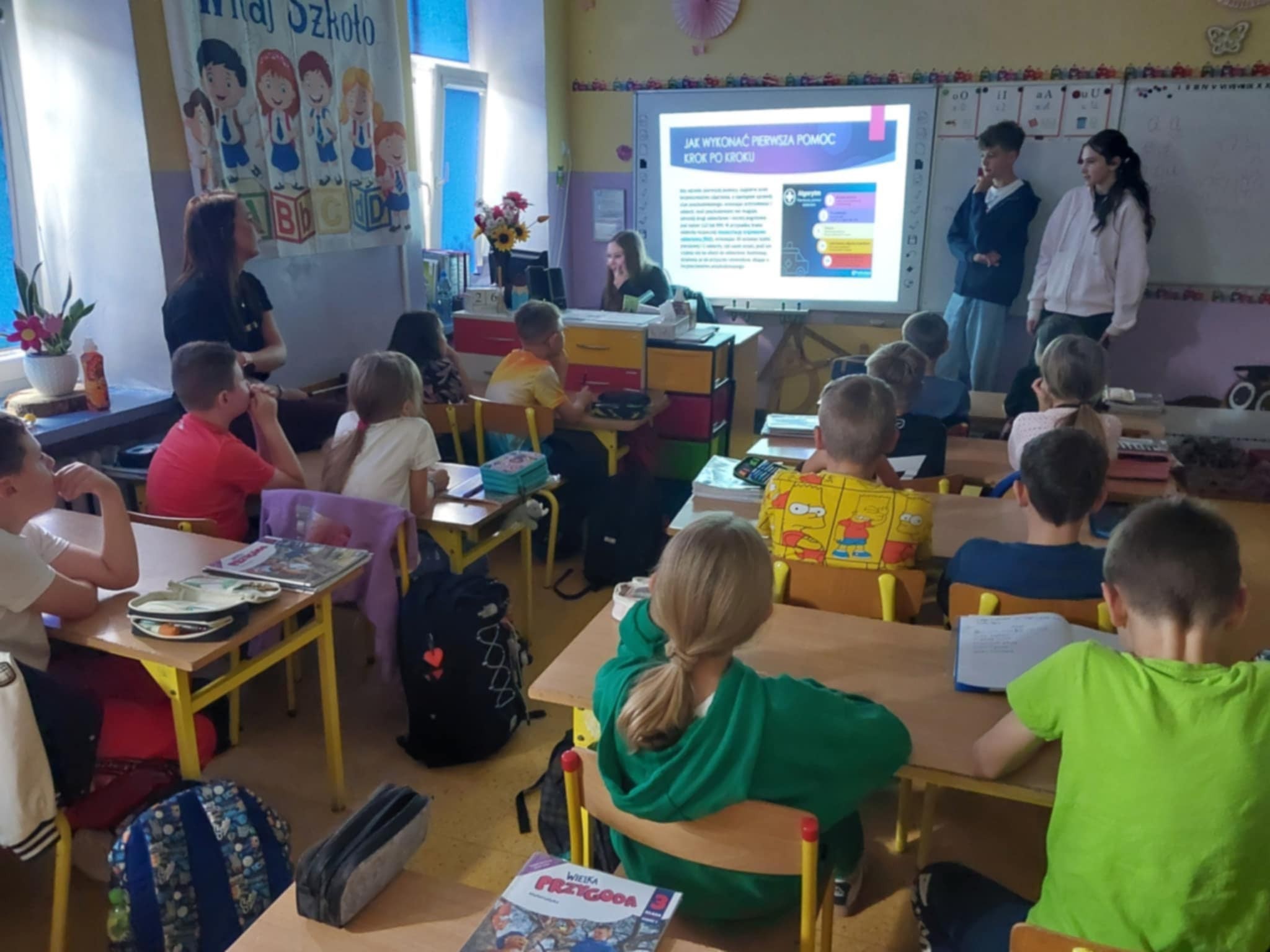 Zajęcia z udzielania pierwszej pomocy – starsi uczą młodszych